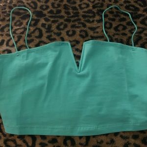 Crop v top